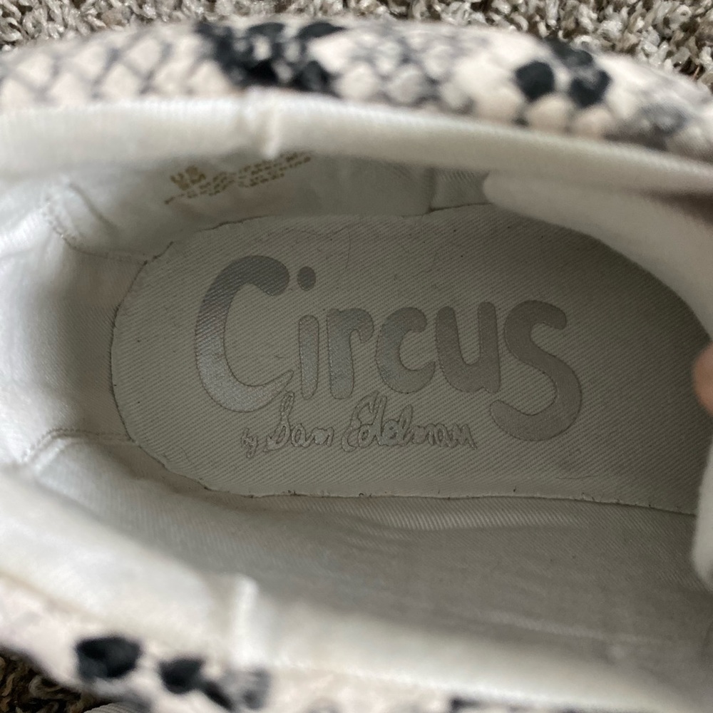 Sam Edelman Sneaker - Picture 2 of 4